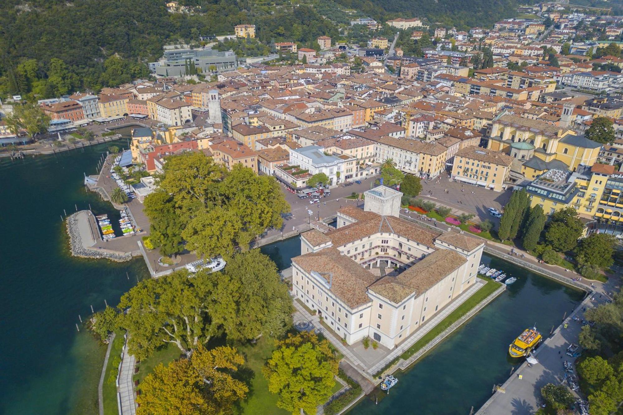 Antares150M From The Lake - Happy Rentals Riva del Garda Kültér fotó